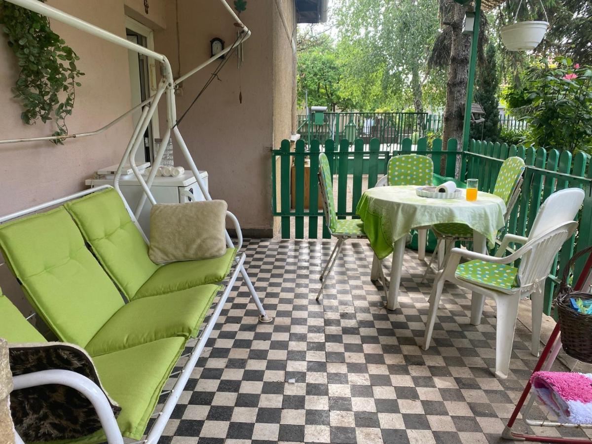 Grany'S Retro Guesthouse Near Budapest Airport ベセス エクステリア 写真