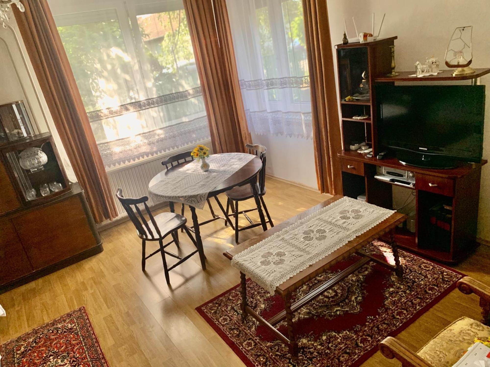 Grany'S Retro Guesthouse Near Budapest Airport ベセス エクステリア 写真
