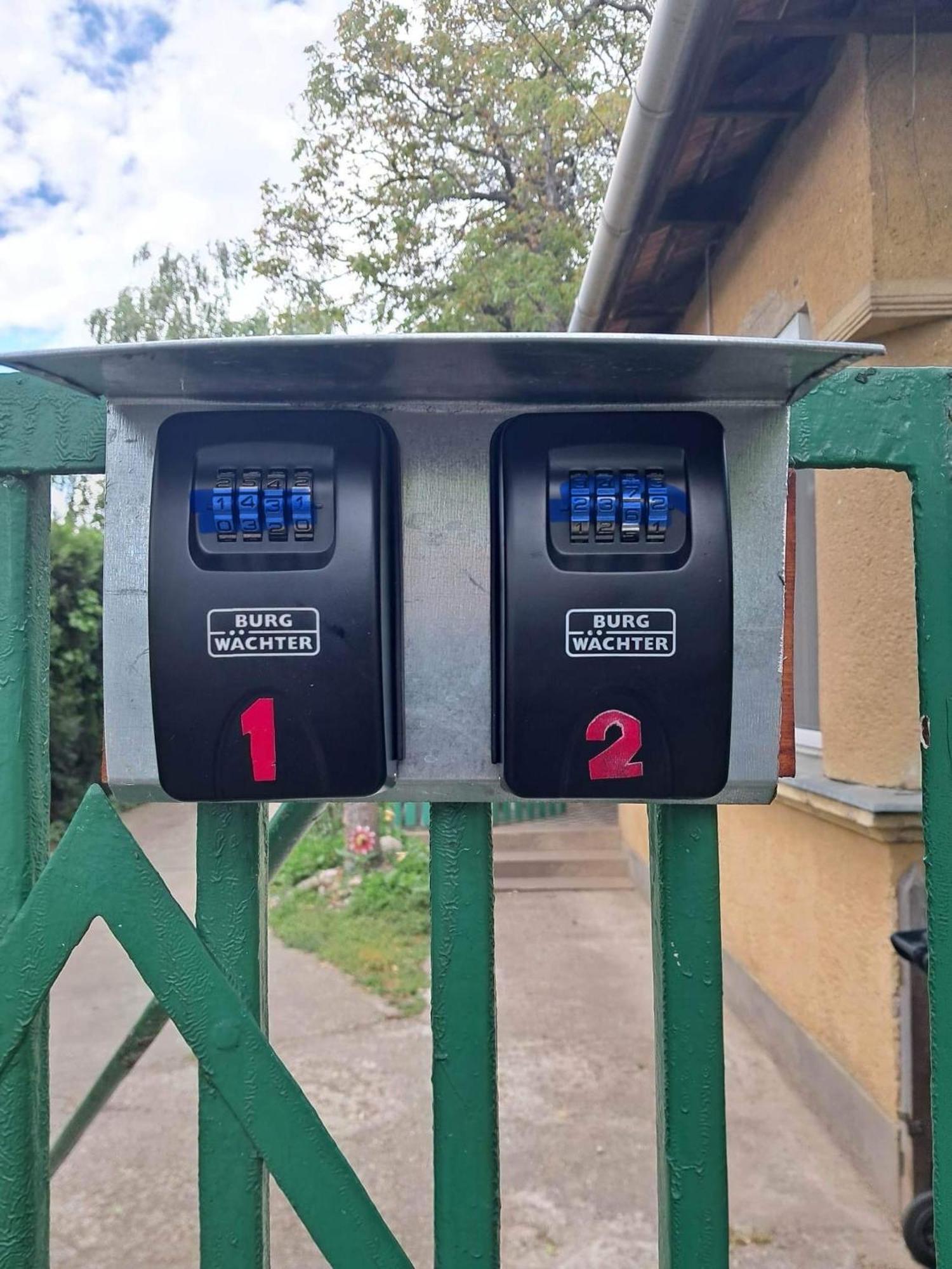 Grany'S Retro Guesthouse Near Budapest Airport ベセス エクステリア 写真