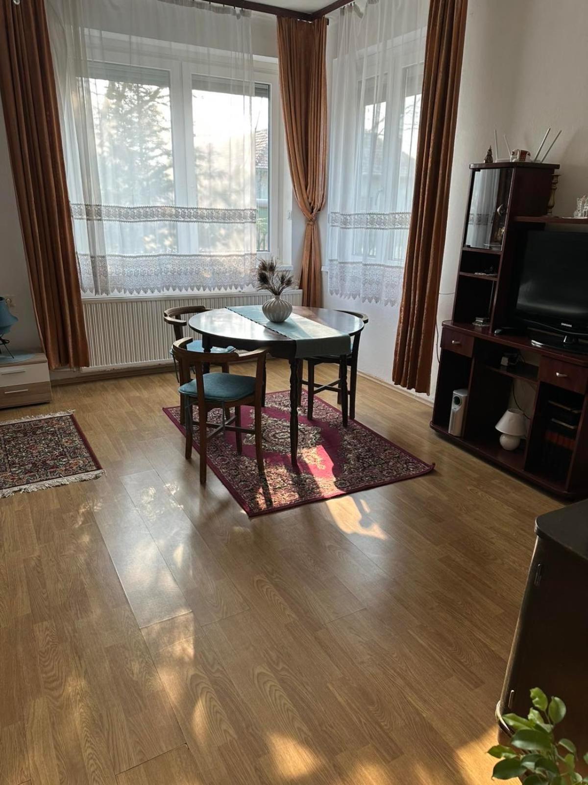Grany'S Retro Guesthouse Near Budapest Airport ベセス エクステリア 写真