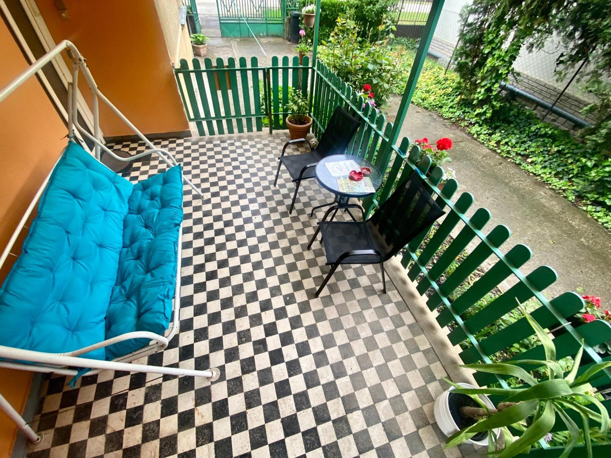 Grany'S Retro Guesthouse Near Budapest Airport ベセス エクステリア 写真
